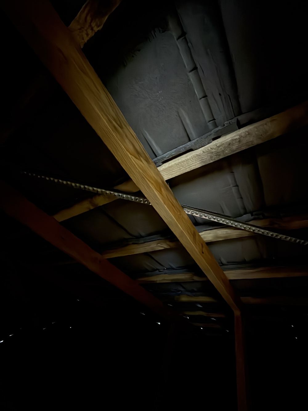 Speed brace joint in the roof not spliced the way the detail requires, found during a pre-handover inspection in Berwick